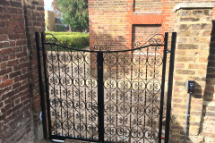 Scroll-Gate